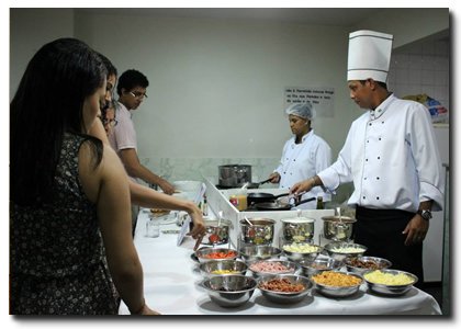 Imagem: Mesa do Buffet de Massas estilo Spoleto, montada e pronta. seus convidados já podem 
                        se servir a vontade! Serviço de Buffet realizado com sucesso!