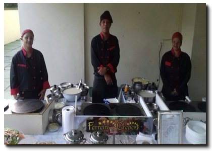 Imagem: Buffet Rodizio de Crepes em Casa. Mesa do Crepe montada e pronta para servir
                       mais de 100 convidados da festa! Todos podem se servir a vontade