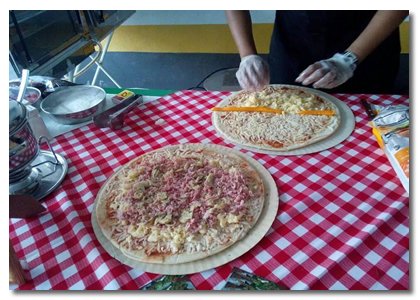 Imagem: Pizzas a Domicilio. Pizzas salgadas e doces sendo preparadas na frente de seus 
                        convidados, onde todos se servem a vontade. Rodizio de qualidade.